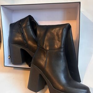 Moda Black Heeled Boots with Chunky Heel and Pointed Toe